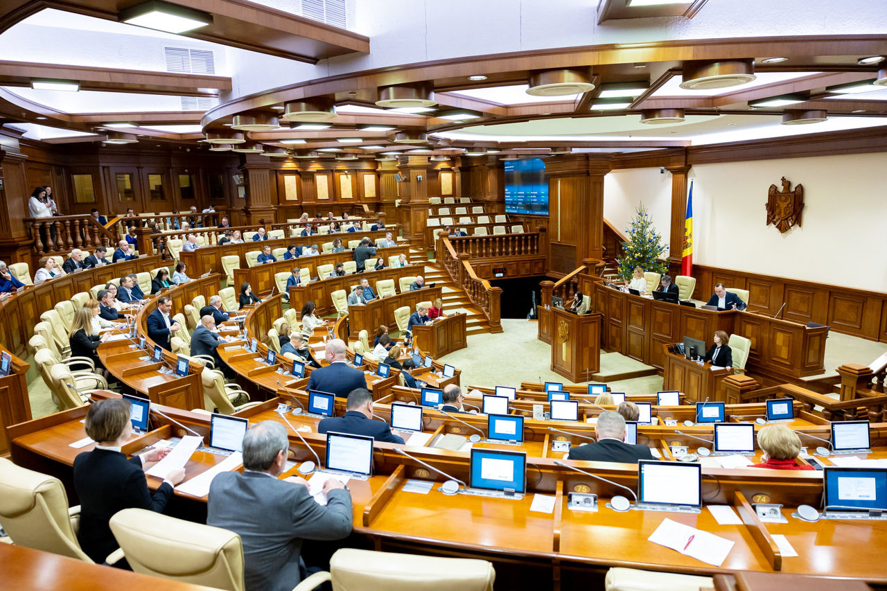 Legea Bugetului de Stat pentru anul 2025, votată în a treia lectură de Parlament.