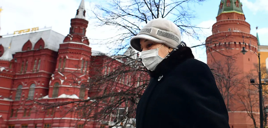 Пожилым москвичам выплатят материальную помощь на фоне коронавируса.