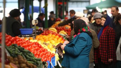 Odată cu răcirea vremii s-au scumpit prețurile la mai multe produse alimentare. Foto: adevarul.ro