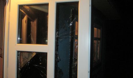 Atacaţi în propria casă de indivizi cu cagule şi bâte. Foto: igp.gov.md