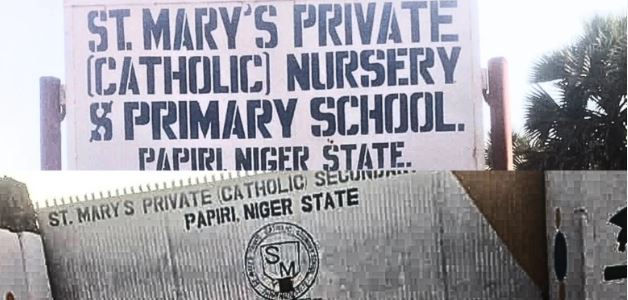 Un grup de bărbați înarmați au atacat o școală catolică în Nigeria și au răpit peste 50 de elevi.