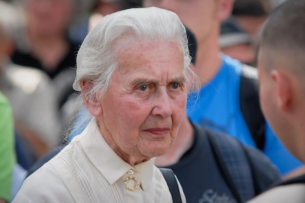 Полиция Германии разыскивает 89-летнюю женщину, неоднократно осужденную за отрицание холокоста. 