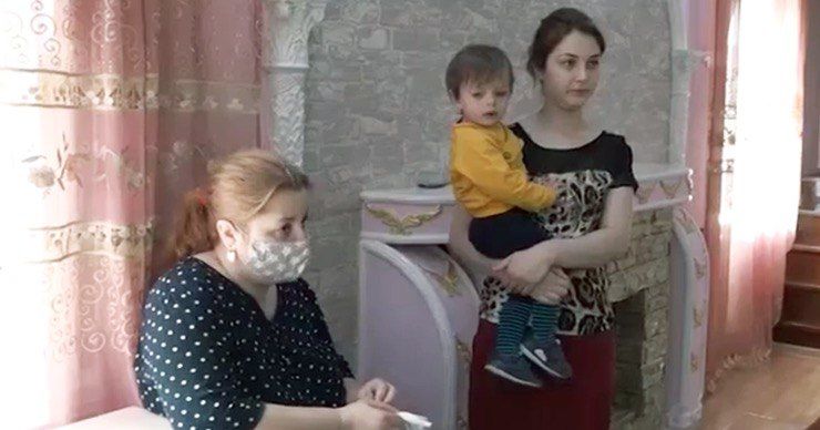 В Казахстане сотрудники управления миграционной полиции помогли семье из Молдовы.