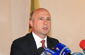 Pavel Filip a vorbit în cadrul conferinţei şi despre un caz petrecut cu o lună în urmă la Căuşeni, când peste 150 de persoane au susţinut examenele într-o singură zi.