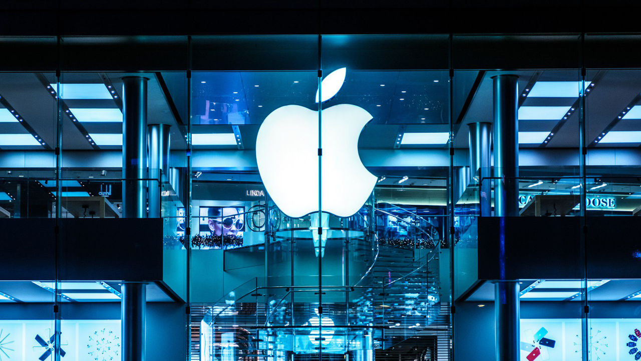В будущих iPhone фронтальную камеру «спрячут» под экраном.