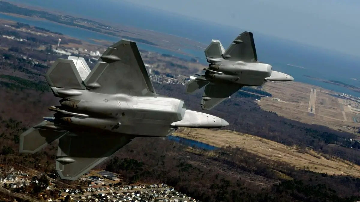 SUA transferă avioane de vânătoare F-22 din Marea Britanie în Israel.