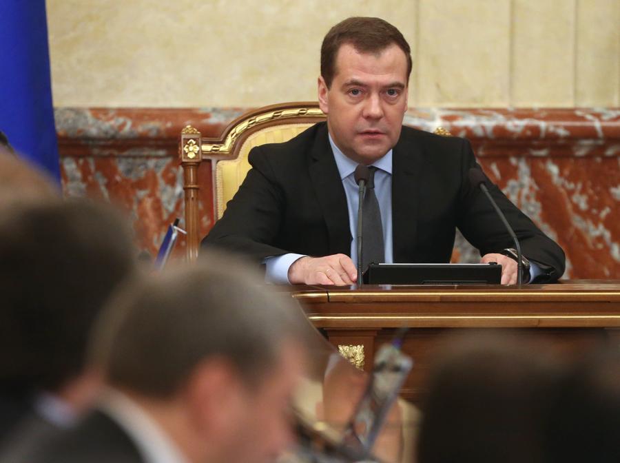 Медведев: "Наши украинские партнеры должны понимать, что просто так ни за что не платят".