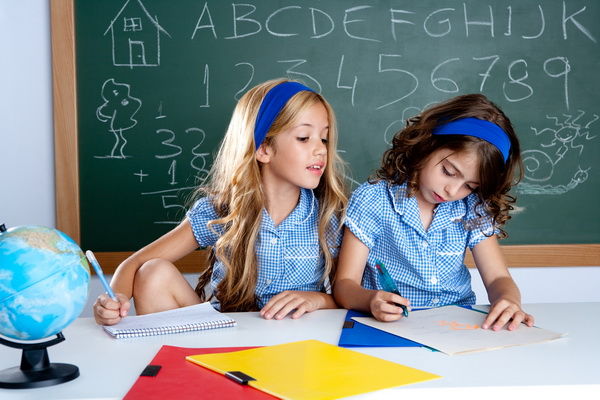 Elevii din familiile nevoiaşe din toată ţara vor primi ajutor material în preajma noului an şcolar. Foto: discriminare.md