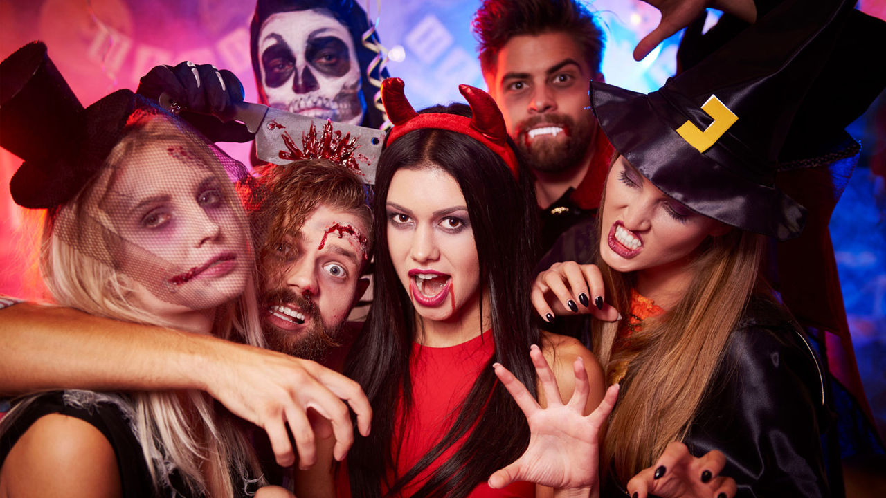 Tinerii au sărbătorit Halloween-ul în cluburile din Capitală. 