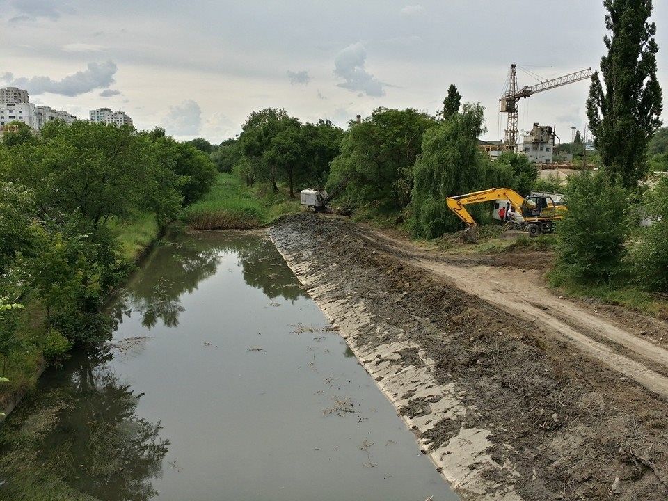 Столичные власти возьмутся за очистку и благоустройство реки Бык.
