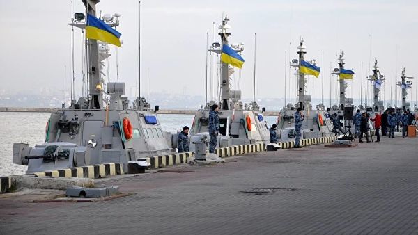 Украина перебрасывает войска к побережью Азовского и Черного морей.