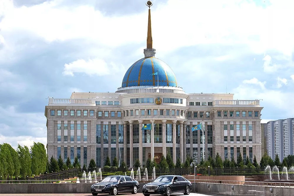 Парламент Казахстана принял закон о переименовании столицы в Астану.