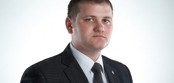 Munteanu am încercat să mai vorbească la microfon, dar Corman i-a spus, aveți voie doar la două întrebări.