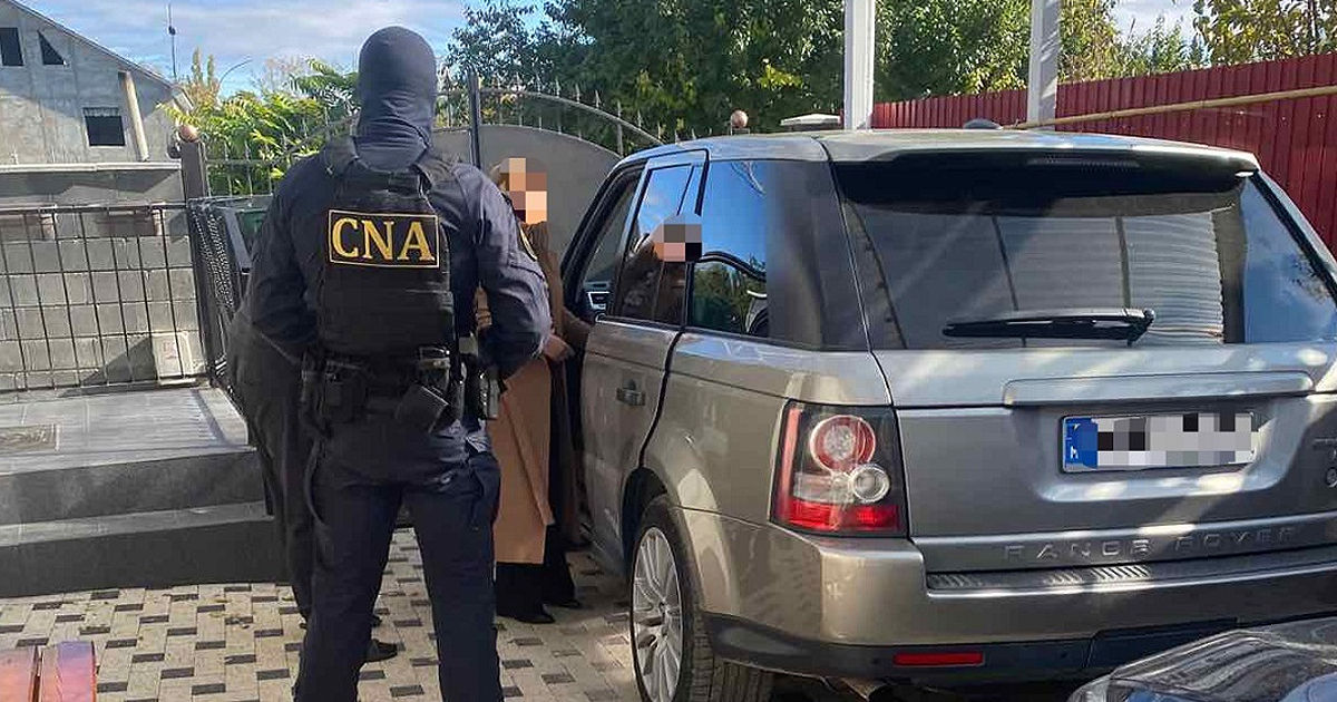 Un fost angajat al ASP, reținut de CNA în dosarul de corupție la eliberarea permiselor de conducere.