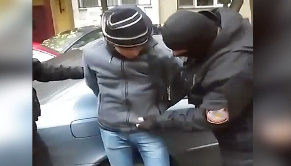 Un individ a fost reţinut de ofiţerii de la "Fulger", fiind dat în căutare pentru pungăşii.