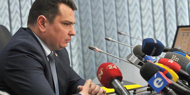 Власти сдерживают работу Национального агентства по предупреждению коррупции, которое должно проводить проверки имущества чиновников.