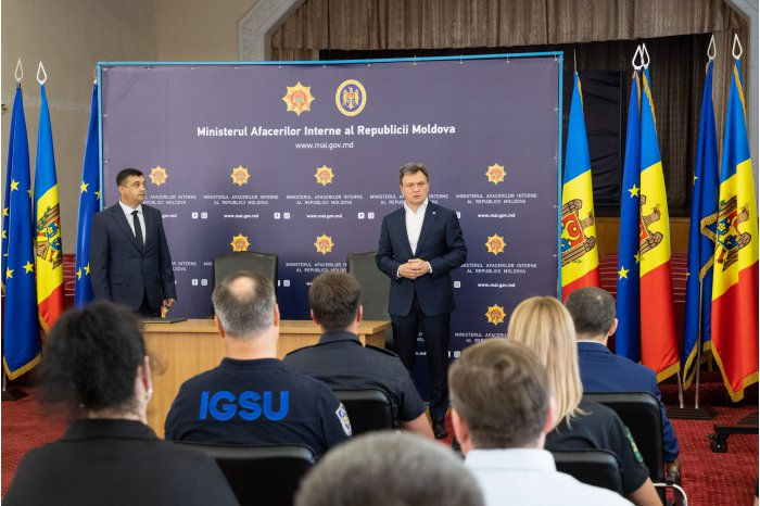 Премьер-министр Дорин Речан представил новых министров командам их ведомств