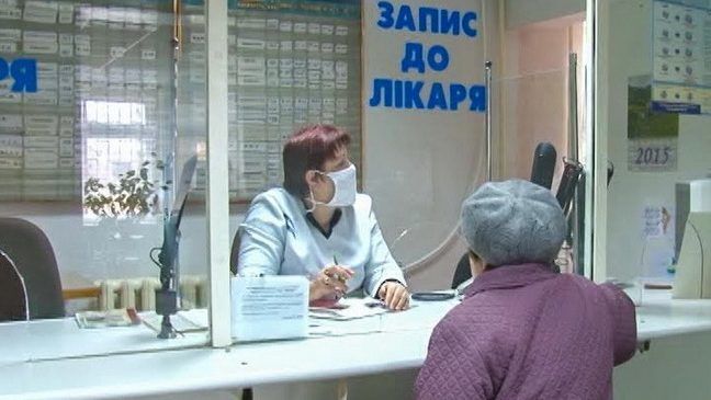 Несмотря на то, что чиновники продолжают успокаивать населения, многие государственные учреждения переходят на повышенную готовность к ЧП.
