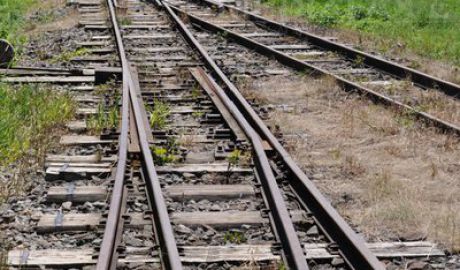 Un bărbat a rămas fără un picior după ce a nimerit sub tren. Foto: jurnal.md