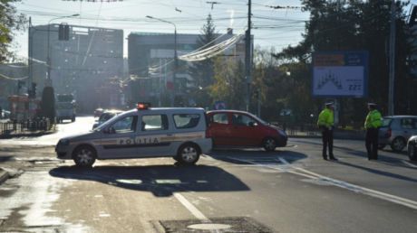 Автомобильное движение транспорта также приостановлено. Фото:digi24.ro