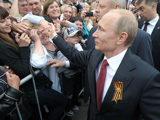 Часть социологов считают, что были применены методы КГБ по влиянию на сознание людей.