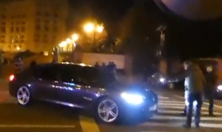 România: Deputat filmat când lovește cu mașina doi protestatari. Foto: Captură video
