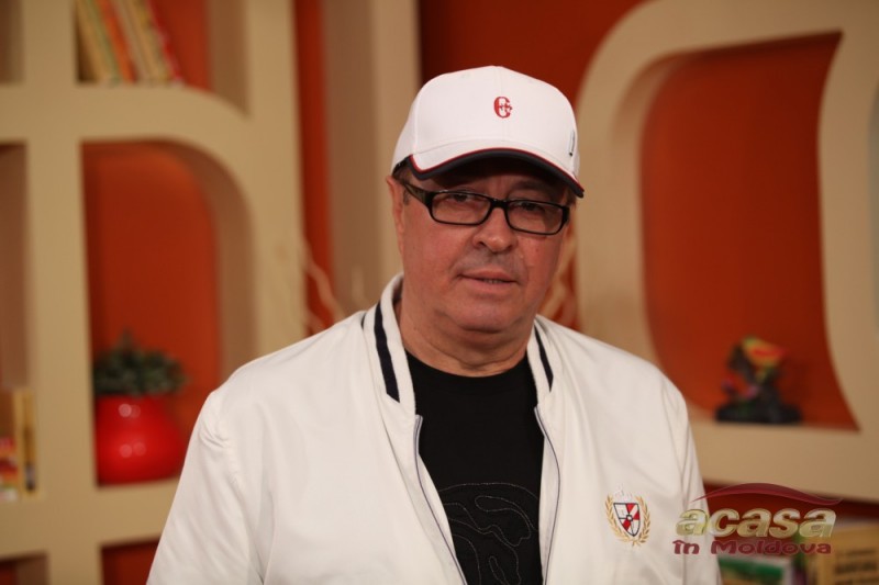 Invitat în cadrul emisunii "O seară perfectă" de la Acasă în Moldova, artistul Ion Suruceanu a mărturisit cum a reușit acum 18 ani să renunțe la fumat.