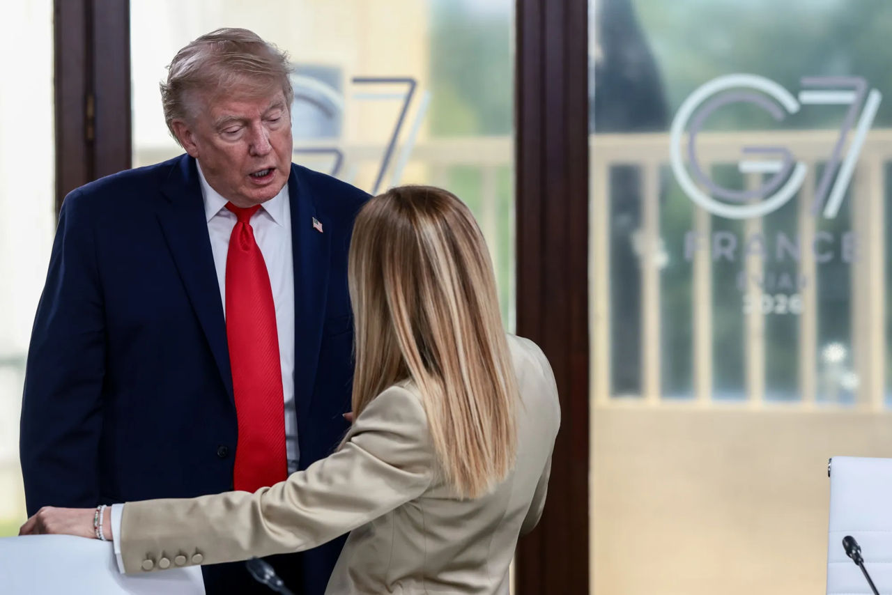 Мелони назвала ложью заявления Трампа о том, что она "умоляла" его о совместном фото.