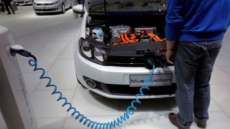 Parlamentul olandez a făcut primul pas în interzicerea la vânzare a vehiculelor pe benzină sau diesel din 2025. Foto: ecomagazin.ro