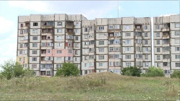 Жители четырех домов в Тараклии рискуют остаться без крыши над головой.