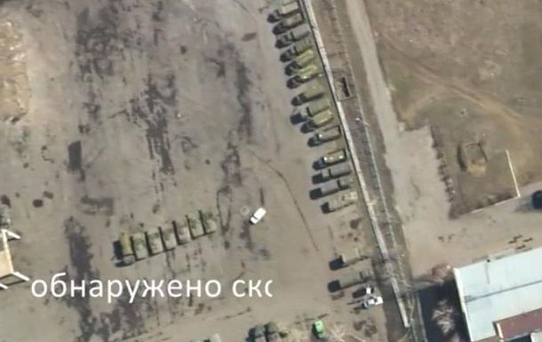 Разведка "Днепр-1" обнаружила в 8 км от линии соприкосновения военную технику.