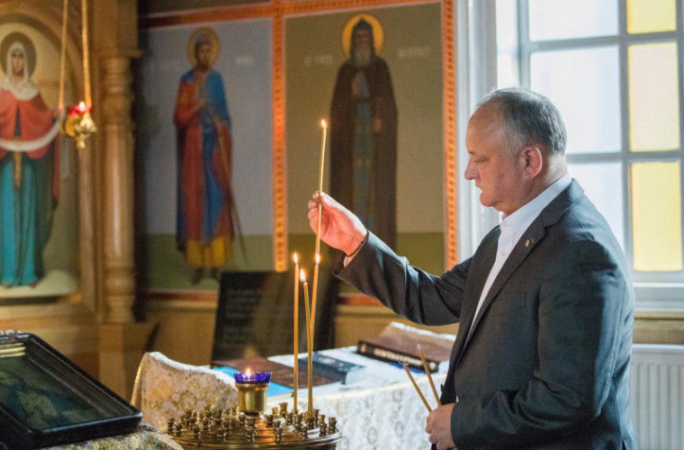 Додон: Пусть праздник Рождества объединит наши семьи.