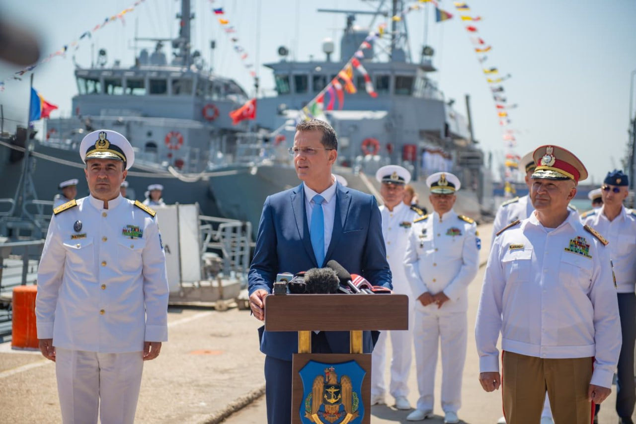 România preia comanda luptei cu minele marine.