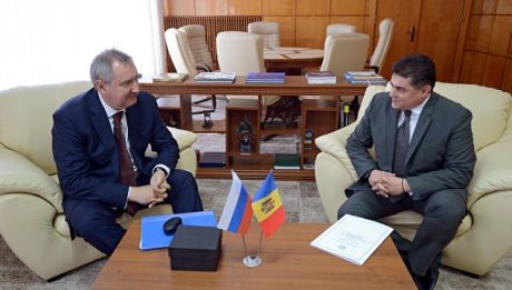 Vicepremierilor Octavian Calmîc și Dmitrii Rogozin. Foto: ria.ru