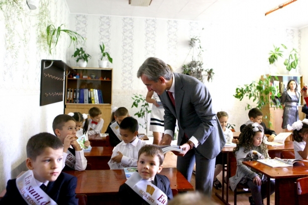 Premierul Iurie Leancă a venit cu un mesaj de felicitare pentru pedagogi, elevi și absolvenți, la acest final de an școlar.