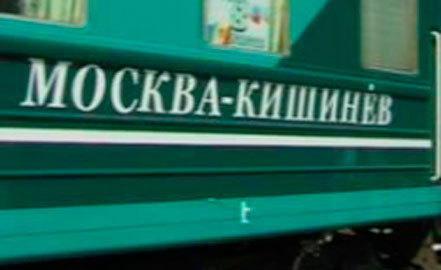 В результате происшествия тяжелые травмы получил водитель грузовика, никто из пассажиров поезда не пострадал.