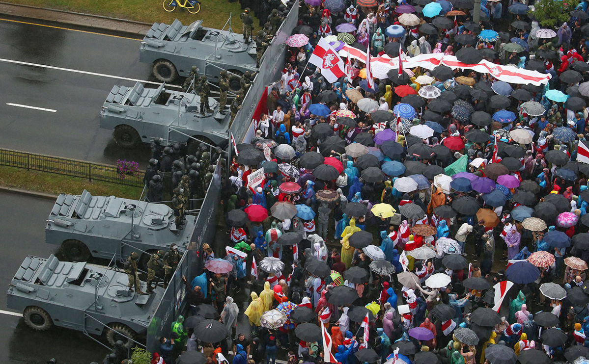 Лукашенко разрешил использовать боевую технику для разгона митингов.