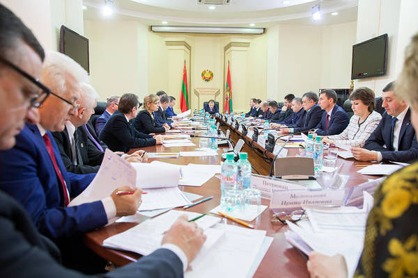 Евгений Шевчук призвал консолидировать усилия в направлении выработки антикризисных мер.