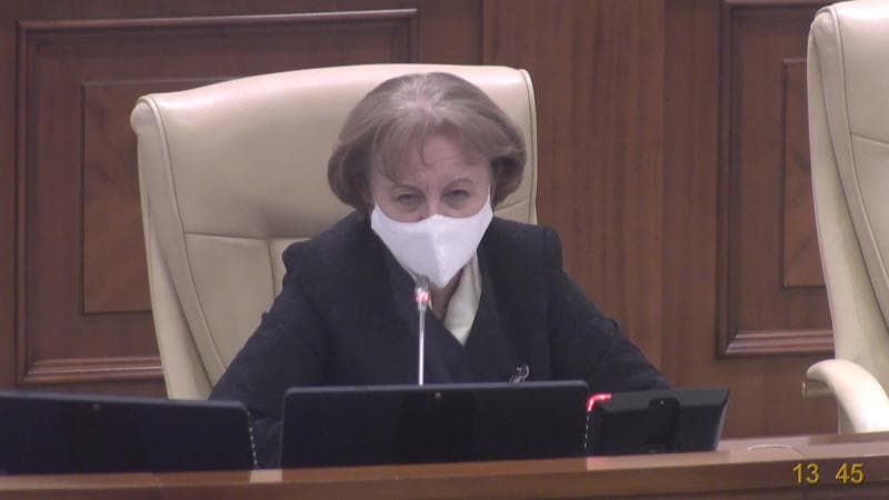 Гречаный напомнила депутатам, как правильно носить защитную маску.