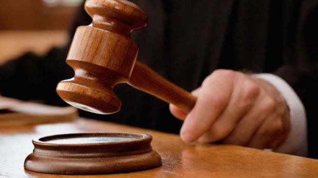 Un bărbat din Tiraspol, condamnat în lipsa acestuia. Două tinere s-au lăsat conduse de vorbele-i înşelătoare.