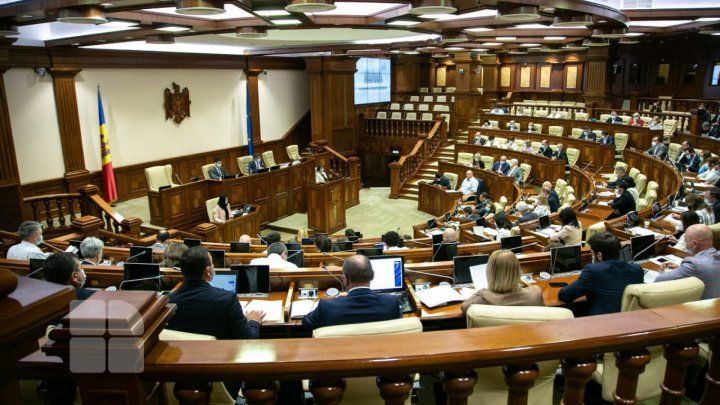 Парламент соберётся на внеочередное заседание 21 января.
