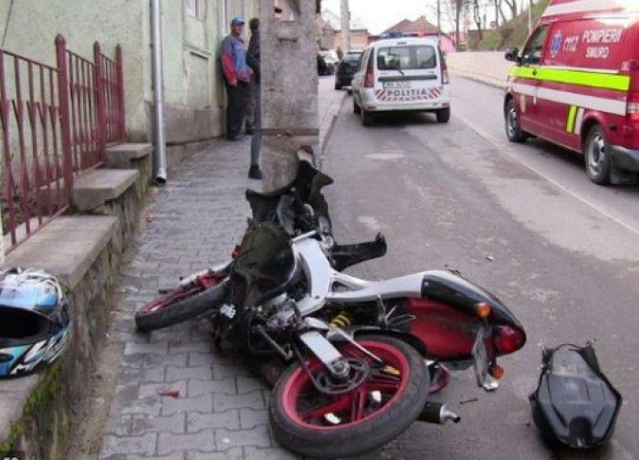 Un tânăr din raionul Florești a ajuns în stare gravă la spital după ce a intrat cu motocileta într-un stâlp. Foto: citynews.ro