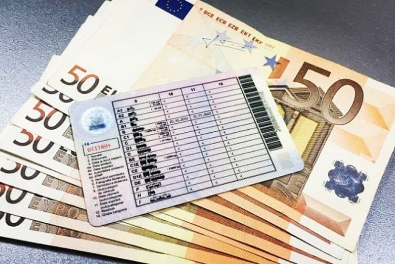 Задержан мужчина, обещавший помощь в получении прав за 350 евро.