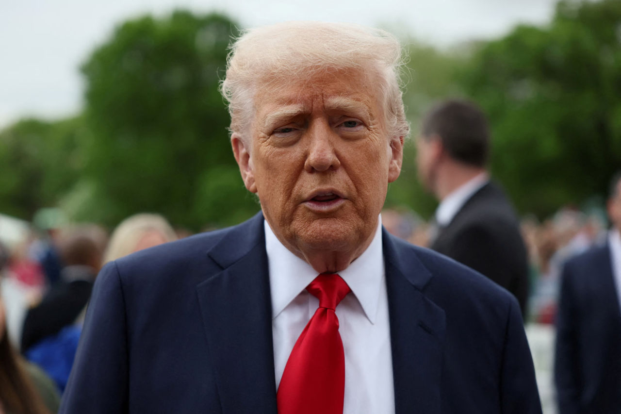 Rata de aprobare a lui Trump a scăzut la un minim record de 42%.