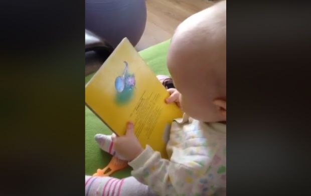 Un bebeluș de doar câteva luni a învățat să citească. Ce părere aveți?