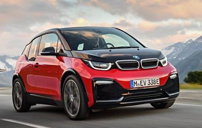 BMW отзывает электромобили i3 из-за опасности для людей низкого роста.