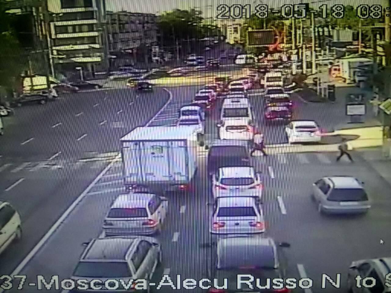 НИП призывает водителей избегать движения по улицам с пробками.