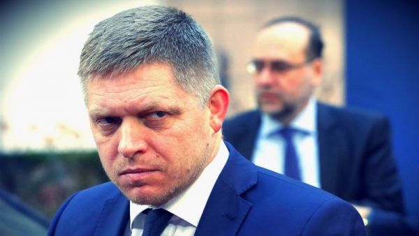 Judecătoria din Bratislava l-a amendat pe premierul statului, Robert Fico, cu 200 euro.