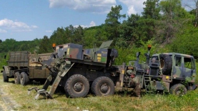 В районе Новые Анены перевернулся грузовик.