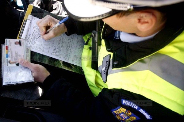Amenzi pentru moldovenii cu cetăţenie română care muncesc în străinătate. Foto simbol: Infoalert.ro